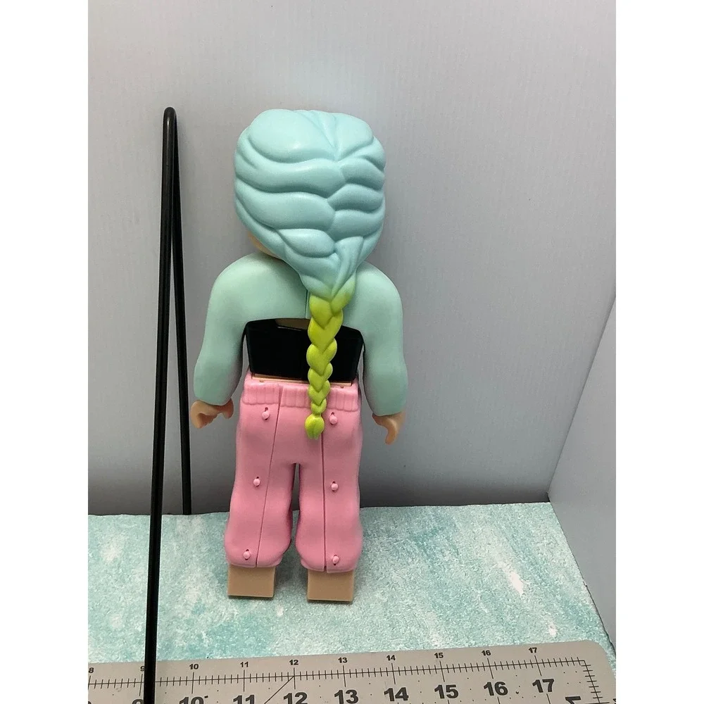 Roblox Celebrity Series Mystery Figure Pink Mint Green Winking Girl 7 Inch Toy